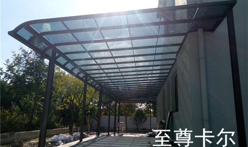 聚碳酸酯遮陽(yáng)板相比較于傳統(tǒng)遮陽(yáng)板有什么優(yōu)勢(shì)？